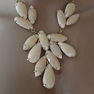 Vintage Cream Flower Necklace.